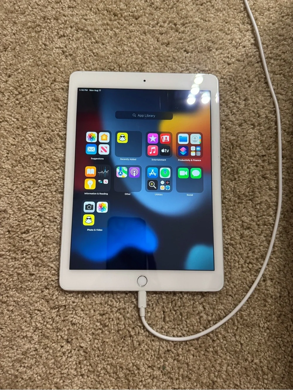 White apple ipad air 2 Tablet with Home Button - Classic White